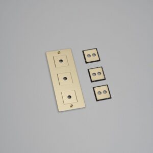 Rāmis 3-vietīgs Buster + Punch London 3G WALL PLATE / VERTICAL / BRASS, CPL-052397