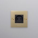 Kontaktligzda Buster + Punch London 1G SOCKET / BRASS, Schuko Type F, CSK-053441