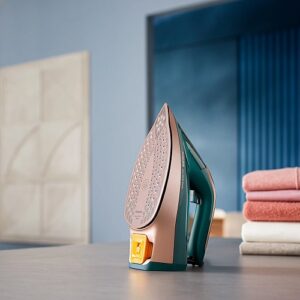 Tvaika gludeklis Philips 8000 Series Azur DST8030/70, 3000W, 70g./min., SteamGlide Elite Rosecopper