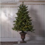 Āra mākslīgā egle ar LED gaismām Star Trading Byske, 1.2m, 80LED, WW, IP44, 3xAA, ar taimeri