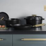 Panna ēdiena gatavošanai STAUB X Buster + Punch London PAN / Ø 28 CM / CROSS / BRASS