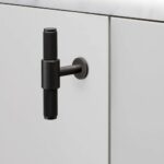 Mēbeļu rokturis Buster + Punch London T-BAR / CROSS / SMOKED BRONZE, UTB-094588 Mēbeļu rokturis Buster + Punch London T-BAR / CROSS / SMOKED BRONZE, UTB-094588