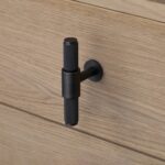 Mēbeļu rokturis Buster + Punch London T-BAR / CROSS / SMOKED BRONZE, UTB-094588 Mēbeļu rokturis Buster + Punch London T-BAR / CROSS / SMOKED BRONZE, UTB-094588