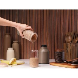 Blenderis Beast® Mega 1200 Plus Mocha, 1200W, 1.2l, Tritan™, ar salmiņu Blenderis Beast® Mega 1200 Plus Mocha, 1200W, 1.2l, Tritan™, ar salmiņu